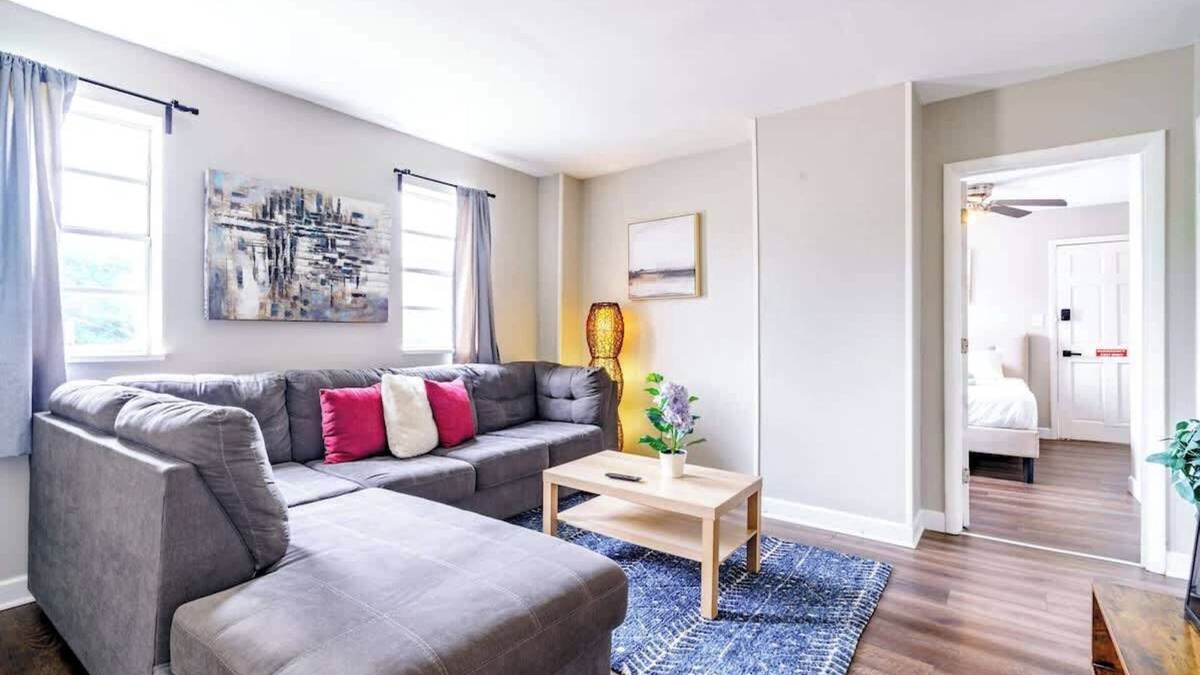 Victorian Village Apartment | PRIME Location - Parking Free - Over 4,500 Reviews