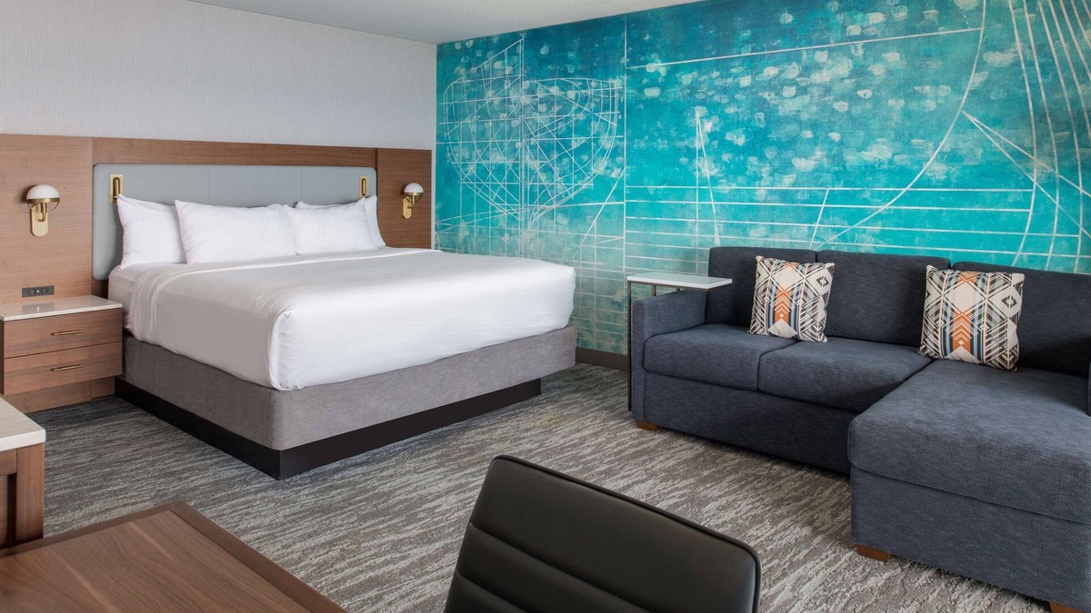 Port Angeles Hotel | Prime Location! Pool, FREE Parking, Pets Allowed, Near Francis Street Park!