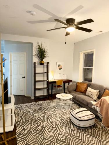 Grand Boulevard Apartment | Prime Location Retreat 4 Bedrooms w Parking