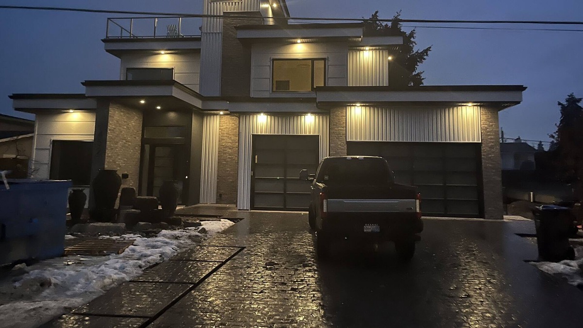 Central Okanagan House | Prime location Steps to the beach and minutes from wineries