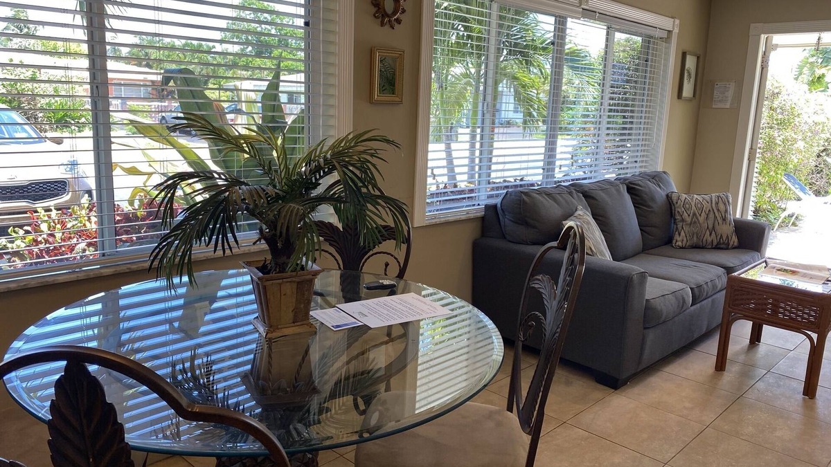 East Fort Lauderdale Hotel | Prime Location Great Price