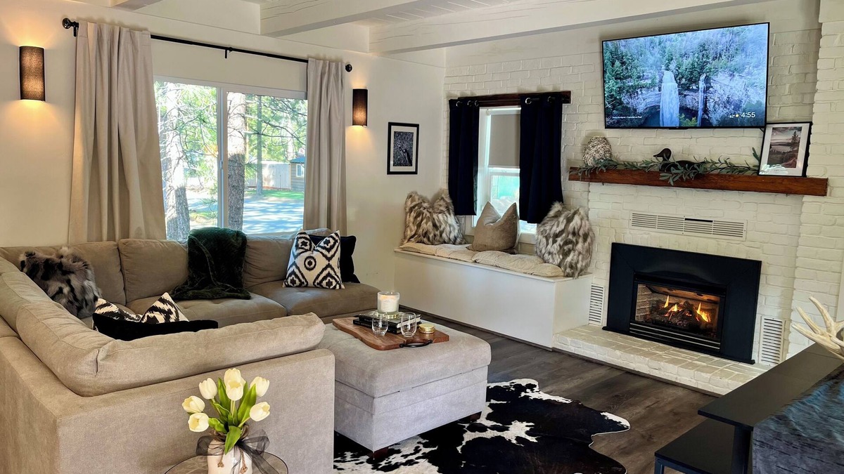 South Lake Tahoe House | Prime Location! Fully Remodeled! Cozy and Chic!