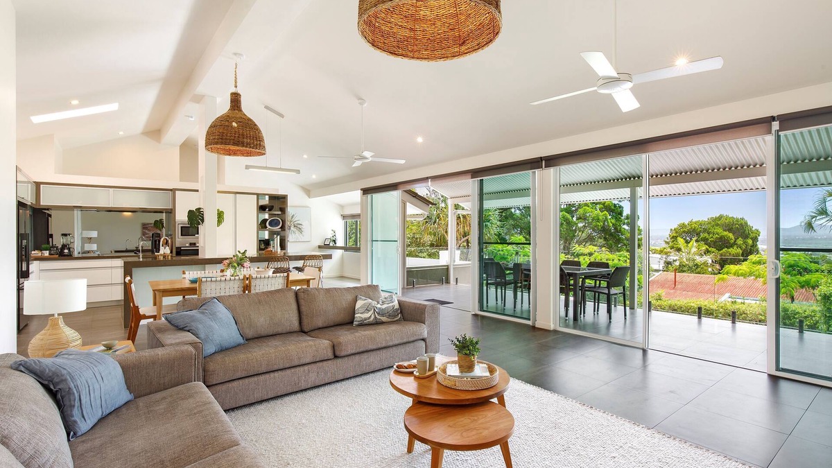 Noosa Heads House | Prime Location, Views & Sunsets, Walk to Beach