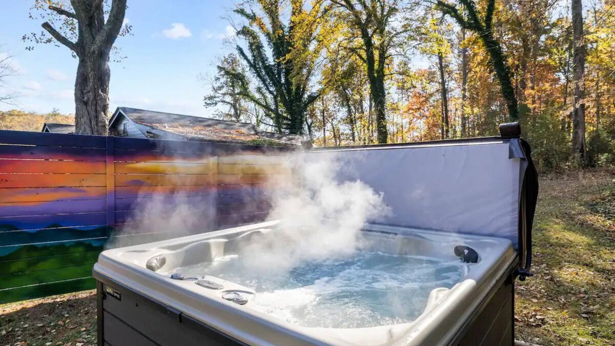 Arden House | 《Prime Location w/HOT TUB ❤Dog Friendly❤ Games, Disc Golf & Fast Wifi》