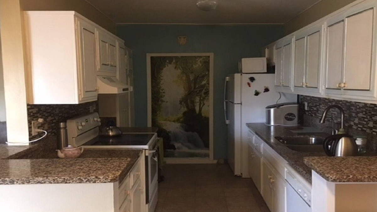 Encino Condo | PRIME LOCATION walking distance to VENTURA BLVD where all entertainment is: