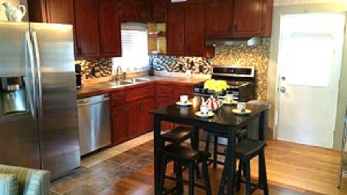 Aiken Cottage | Prime Mid-town Location. Two Minutes to Bruce's Field, Fresh Market & Shops