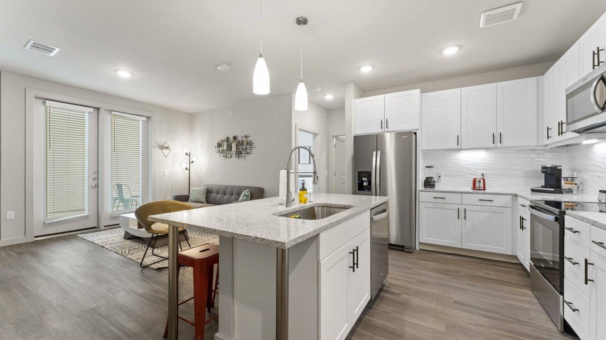 Windsor Park Apartment | Prime Soco Charming 1BR King Suite w Pool Parking