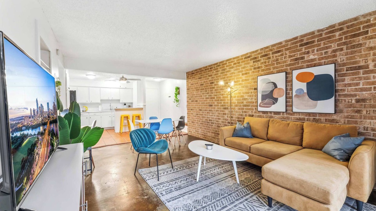 Zilker Apartment | Prime SoCo chic 2BR king suite w/pool, parking