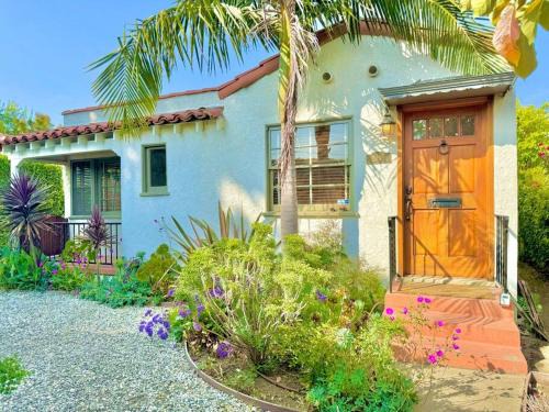 West Los Angeles House | Prime West Los Angeles 4 Bedroom 2 Bathroom House