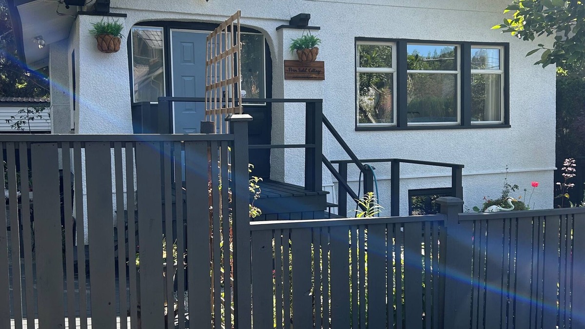 Fairfield House | Primfield Cottage is a charming, fully detached 90-day vacation rental Fairfield