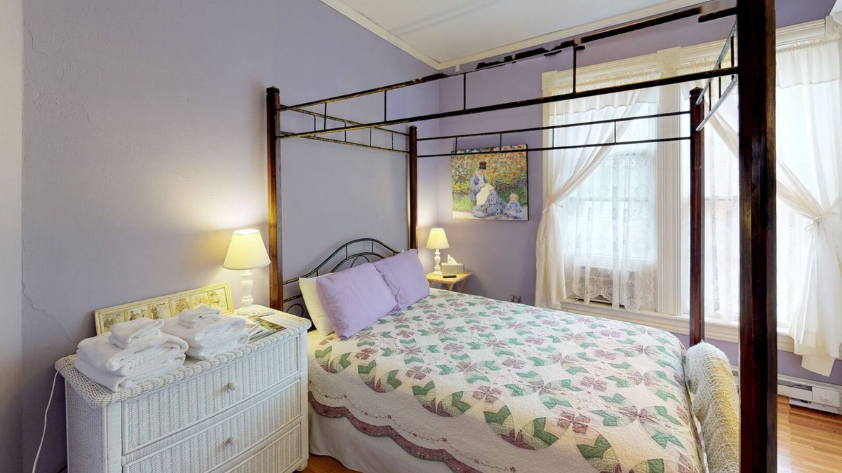 Nelsonville Bed & Breakfast | Primrose Path Bed and Breakfast Hocking Hills between Logan and Athens