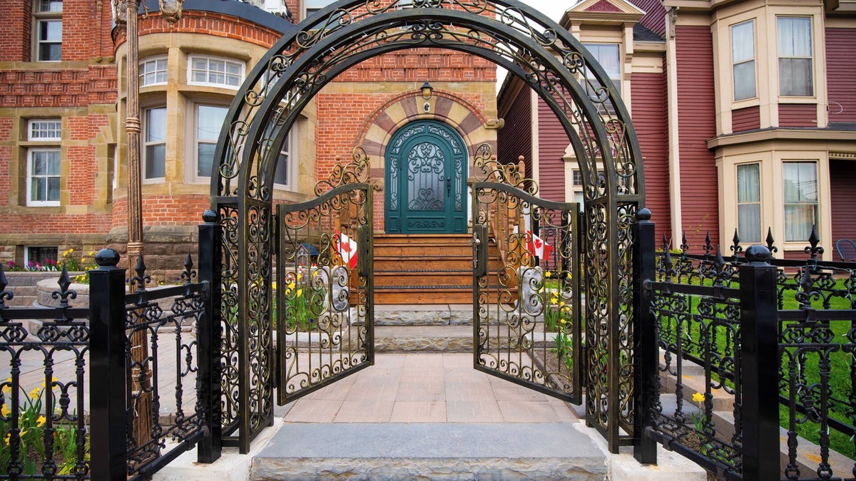 Queens Square Bed & Breakfast | Prince Inn