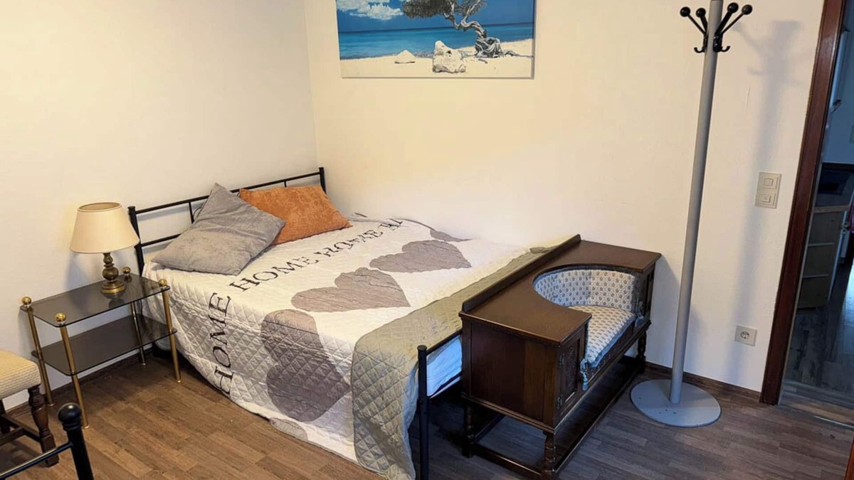 Hainchen Apartment | -Prince's room-/vacation apartment furnished with old English furniture