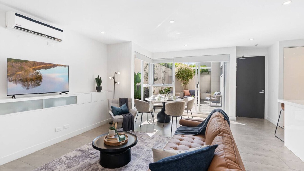 Caulfield South Apartment | Princes Park Getaway
