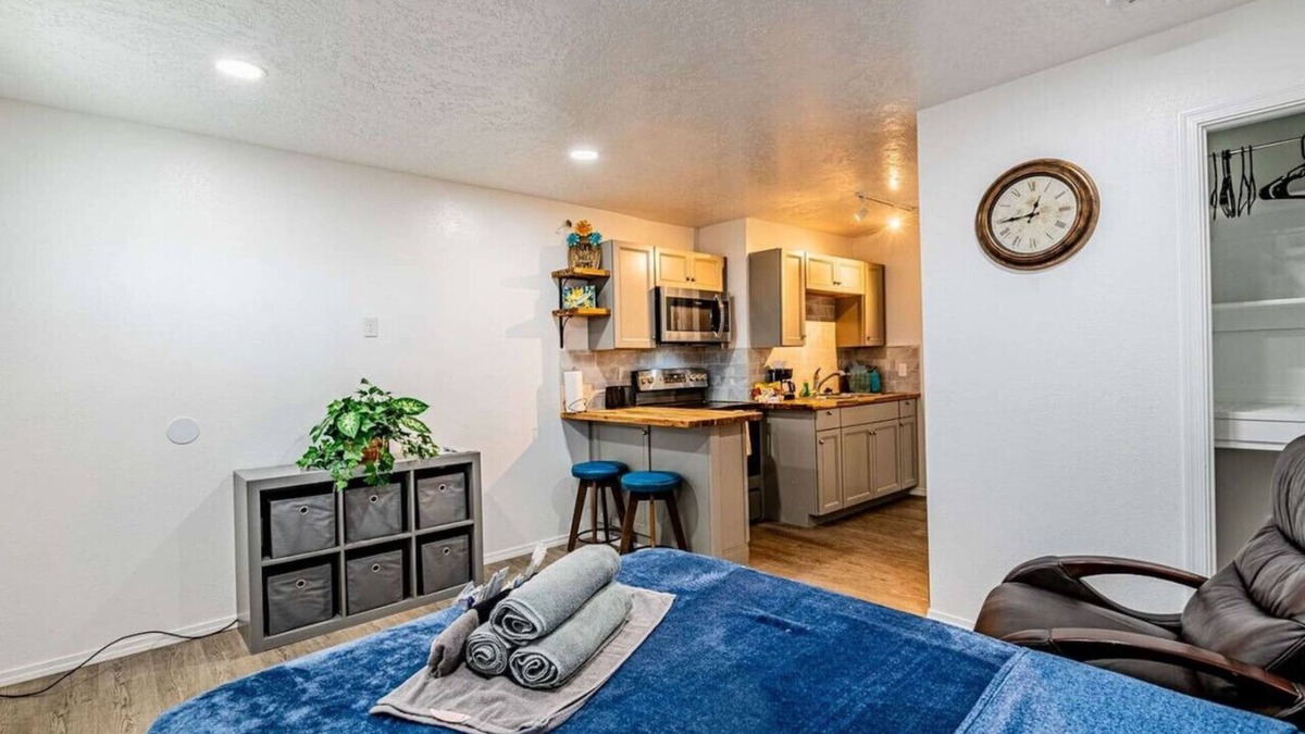 University Heights Apartment | Princeton Suite 12 Overlooking NobHill