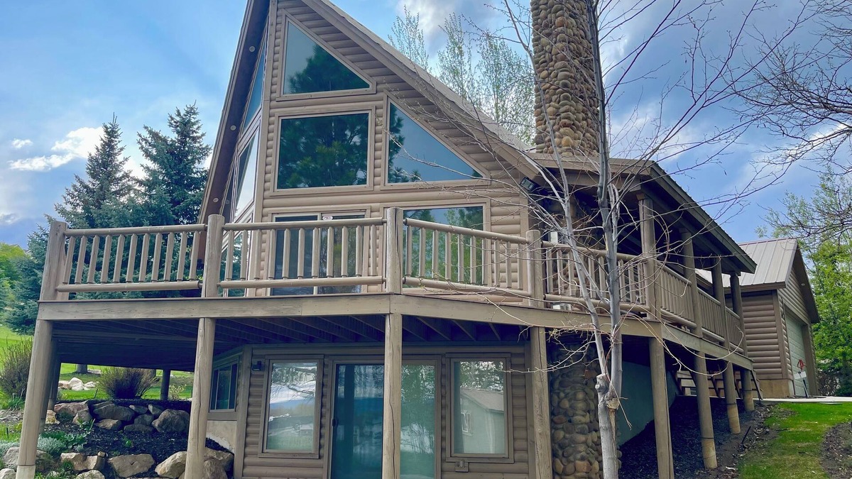 Garden City Cabin | Pristine 5 Bedroom 3 Bath Cabin 200yds to the Water! Complete privacy!