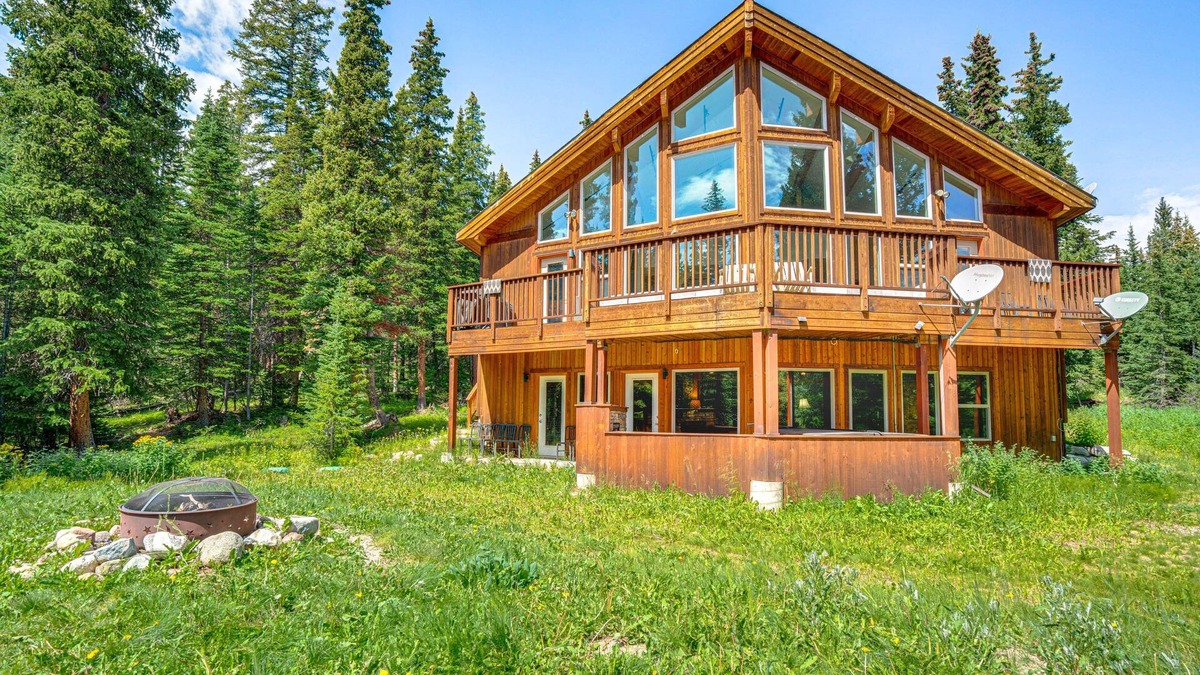 Quandary Village Ski Chalet | Pristine Breckenridge Home w/Hot Tub & Mtn Views!n