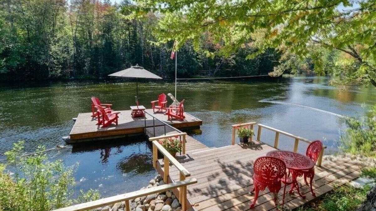 Bracebridge Cottage | Pristine Cottage in beautiful surroundings