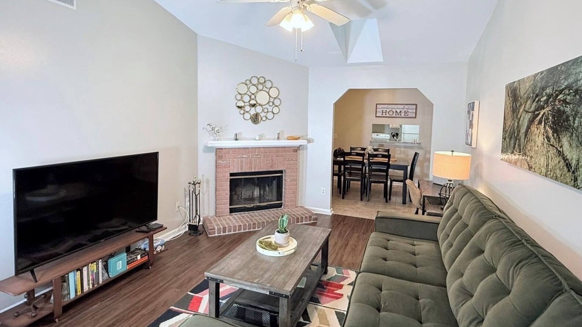 Tallahassee House | Pristine Elegance meets Chic Charm!