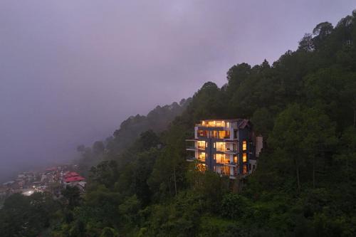 Kumarhatti Villa | Pristine Pines by VEO - 8BR,2BR with Indoor Games at Kasauli