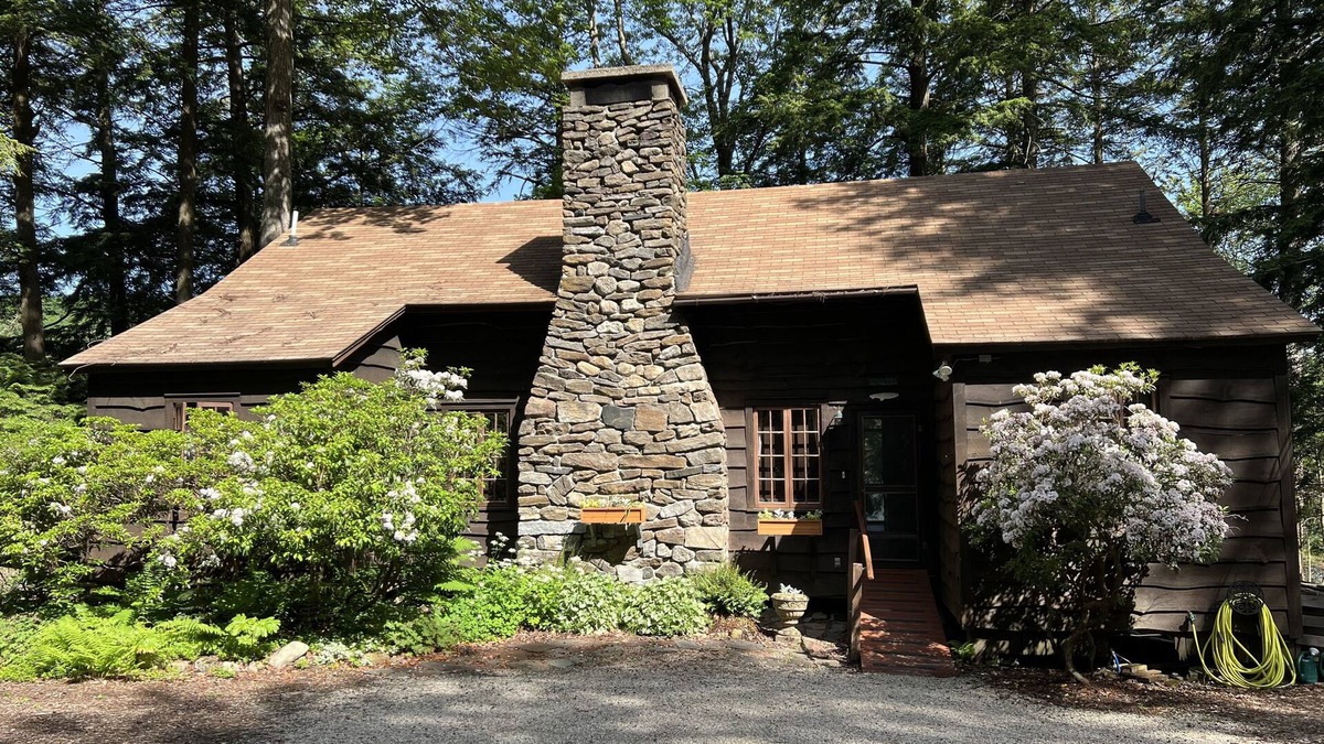 West Hartland Cottage | Pristine Private Lakefront Cottage in West Hartland CT - Two Season Rentals