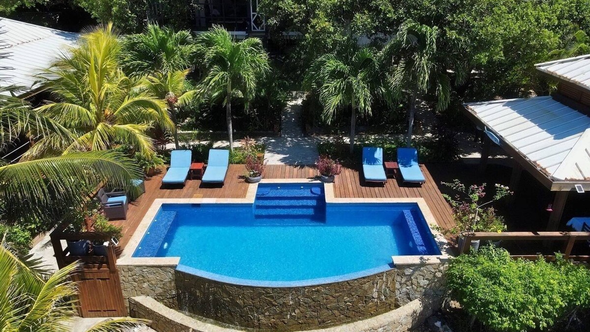 Calabash Bight House | Pristine Reef steps away from Private Beach.