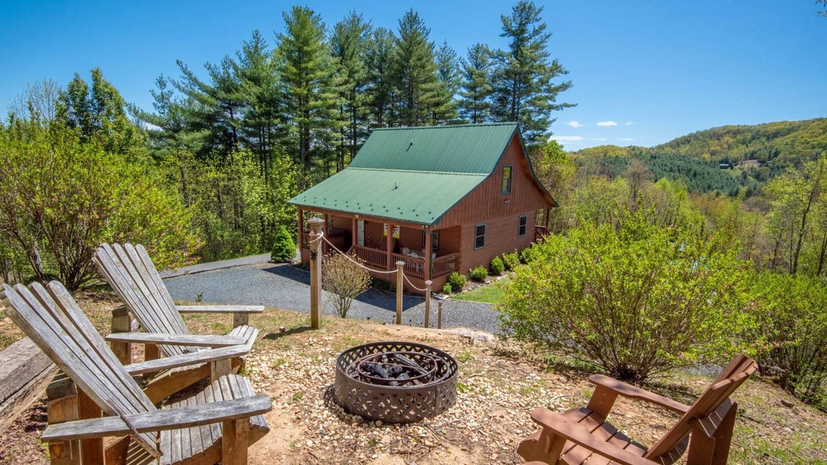 West Jefferson Cabin | Privacy and Mountain Views Surround This Cozy Log Cabin