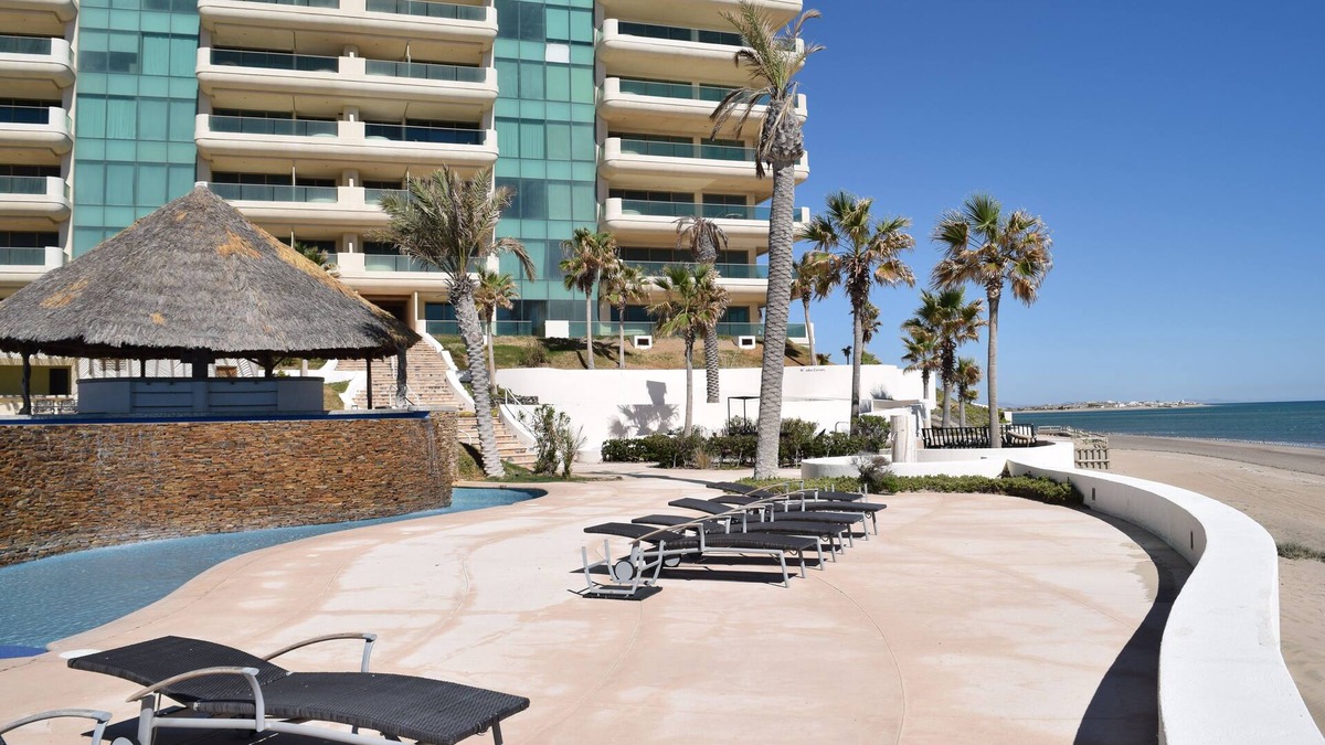 Las Conchas Condo | PRIVACY IN PARADISE with FOREVER VIEWS at the end of LAS CONCHAS