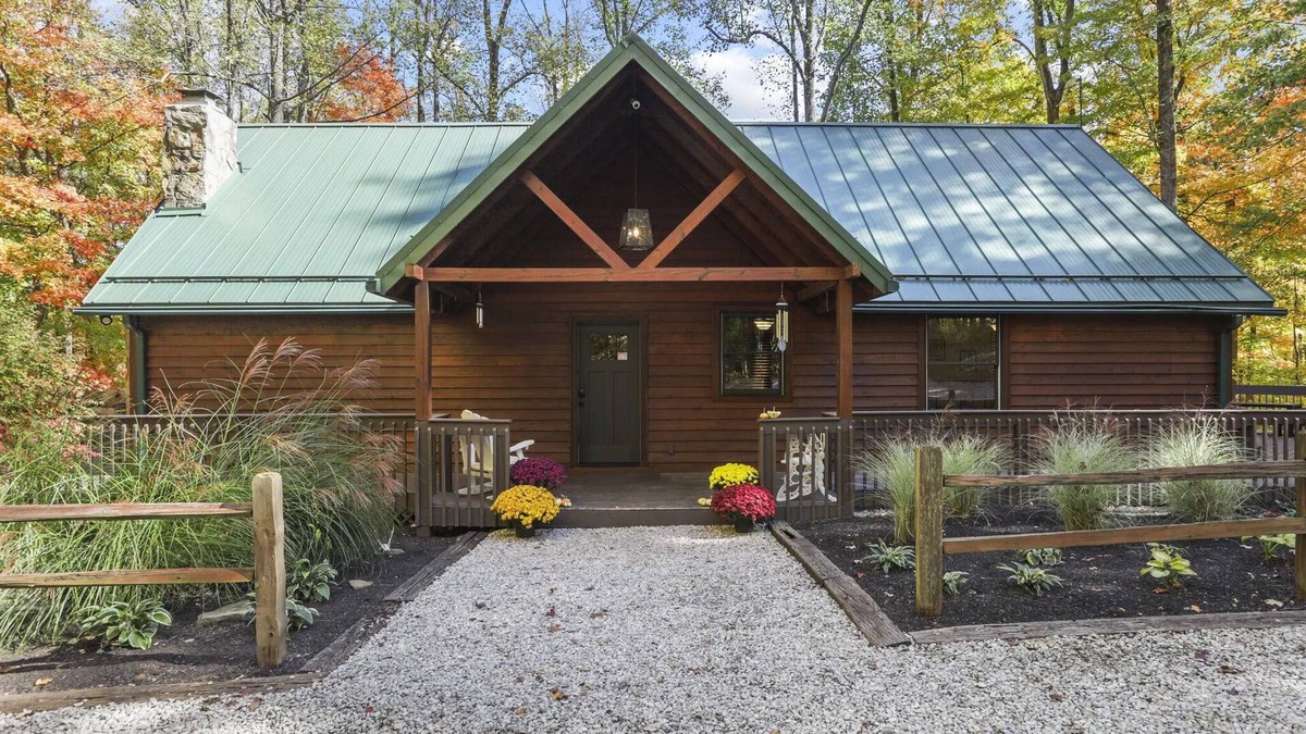 Rockbridge Cabin | Privacy plus Fun: Pool Table, Shuffleboard, Foosball, Darts, Ping Pong & More