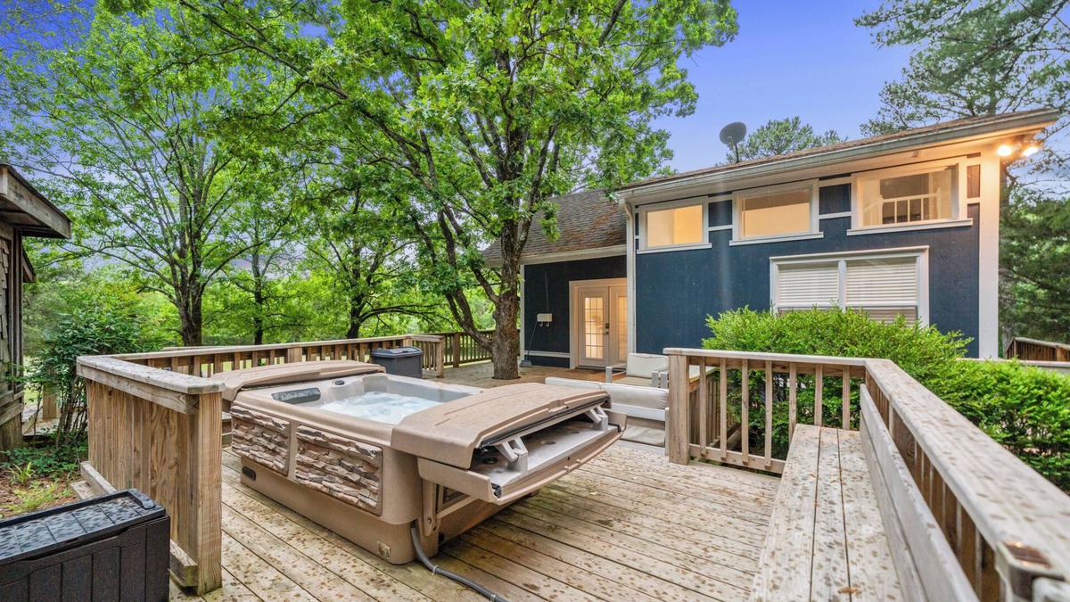 Mid America House | Privacy & Seclusion w/hot tub - on 10 acres, minutes from Trails and Downtown