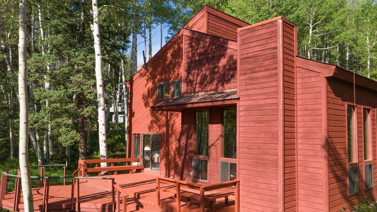 Columbine Lake House | Privacy, Wood Burning Stove, Great Deck!