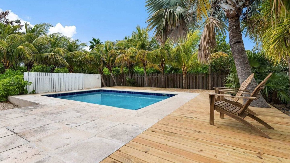 Leeward Settlement House | Private Pool, Steps To Sand, Great Reviews