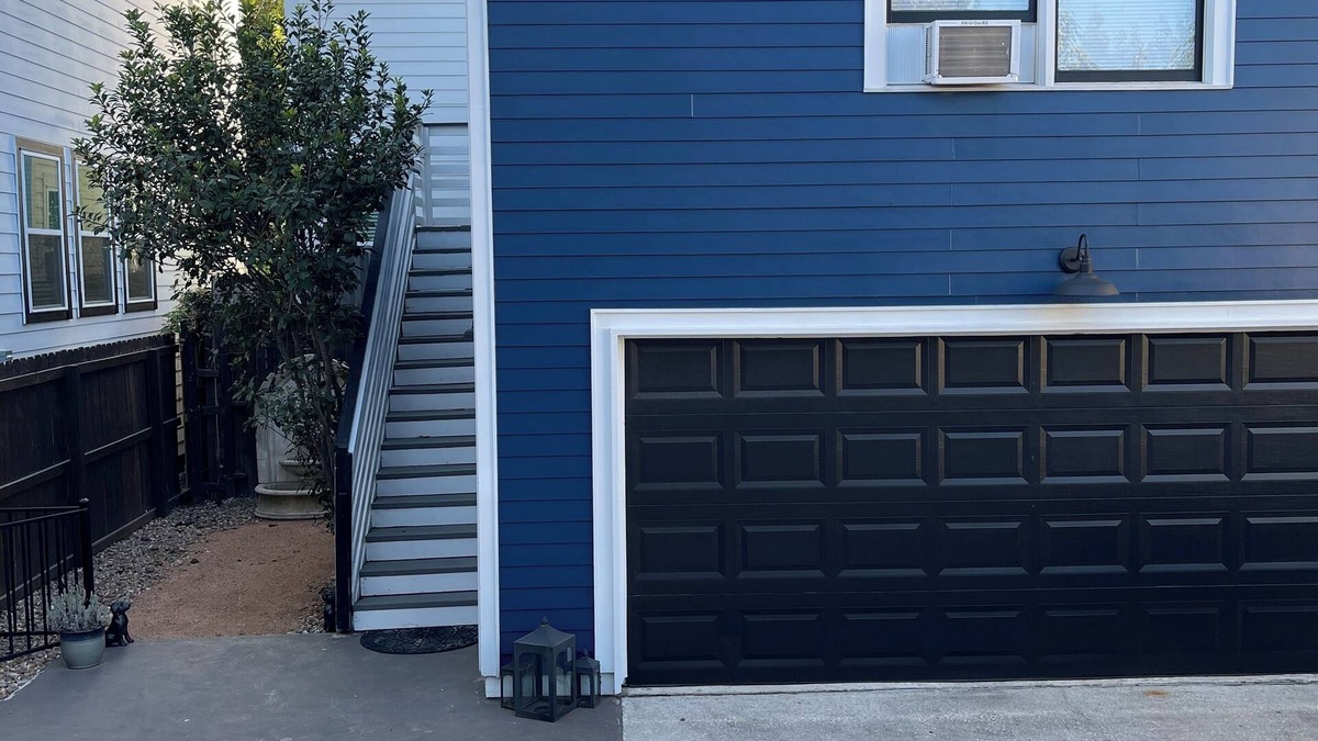 Shady Acres Apartment | Private 1 bed 1 bath Studio Garage Apartment in the Heights + Free WIFI