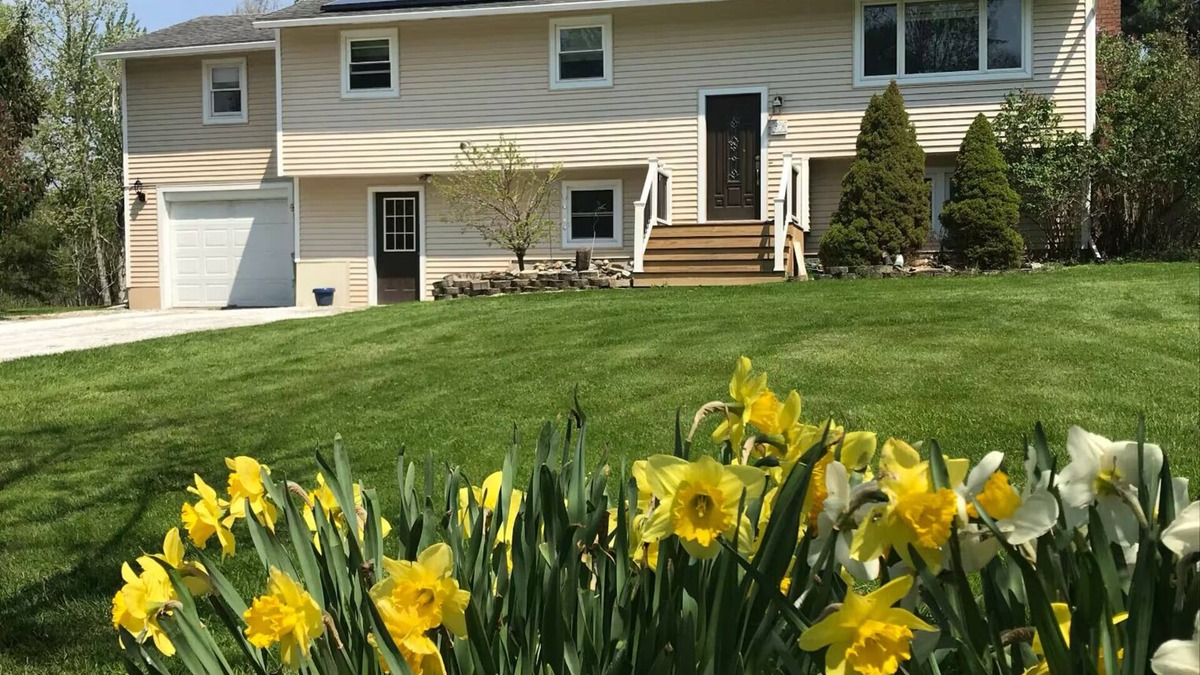 Williston North Apartment | Private 1st floor of house in quiet neighborhood