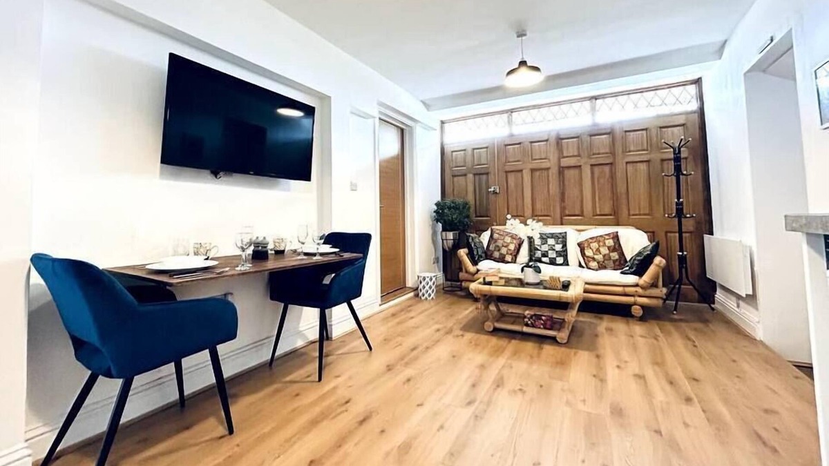 Potters Bar House | Private 2 Bed - 18 min to Central