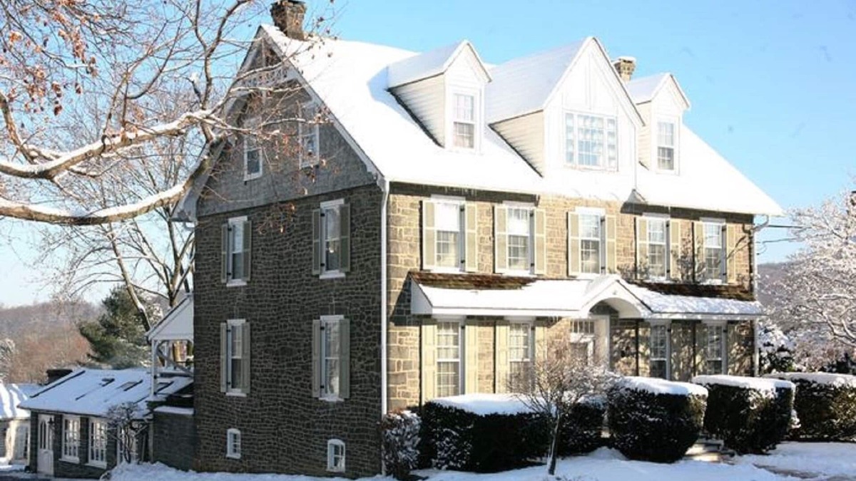 Elverson House | Private 2 bedroom, 1 bathroom suite in 19th Century House