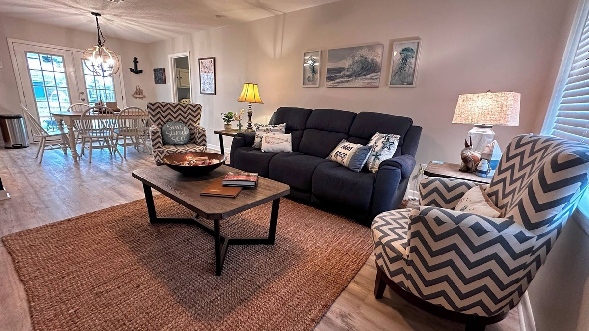 Long Beach House | Private 2 bedroom 1.5 bathroom home w/large fenced yard. Fast WiFi. Pets ok.