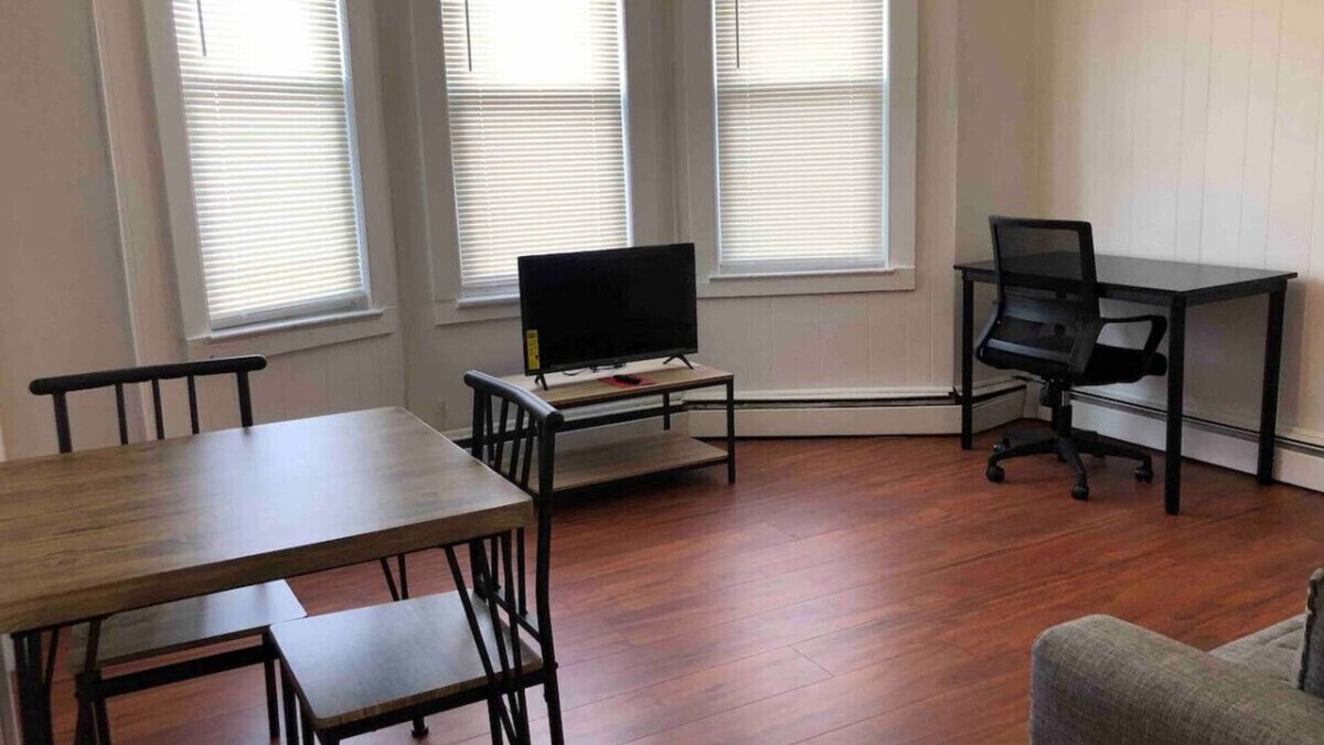 Elizabeth Apartment | Private 2-bedroom apartment, NYC bus 5-min walk