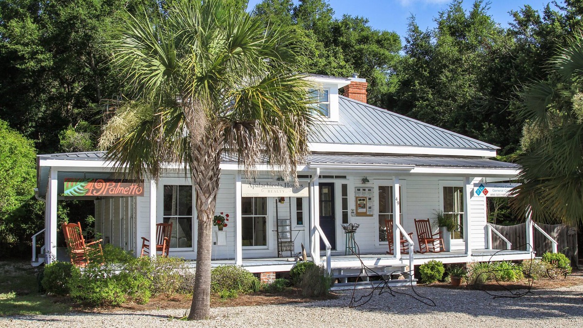 Historic Downtown Apalachicola Apartment | Private 2 bedroom apartment in the heart of the historic district.