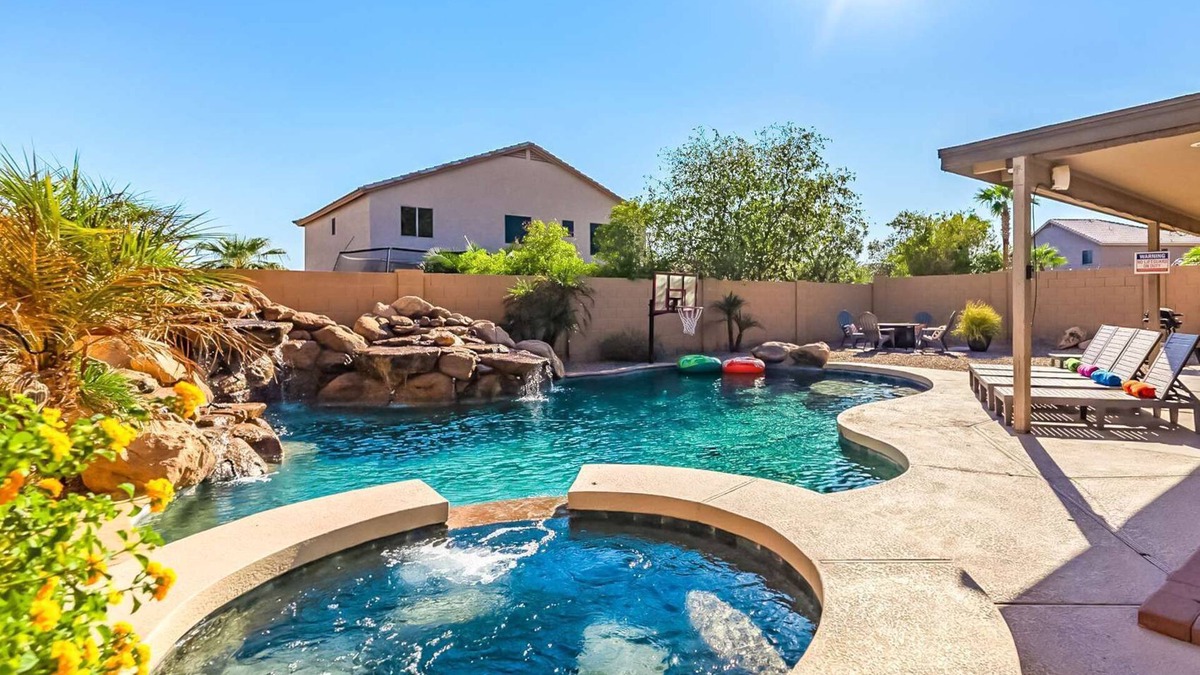 Avondale House | Private 2BR Oasis | 10 Min to Stadium & Pool