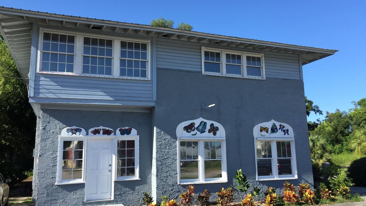 DeLand House | Private 2nd floor of home near Stetson, races, river, sky diving, beach, springs