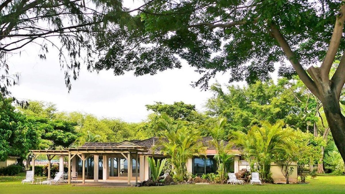 Waimea House | Private 3-Bedroom Oceanfront Home