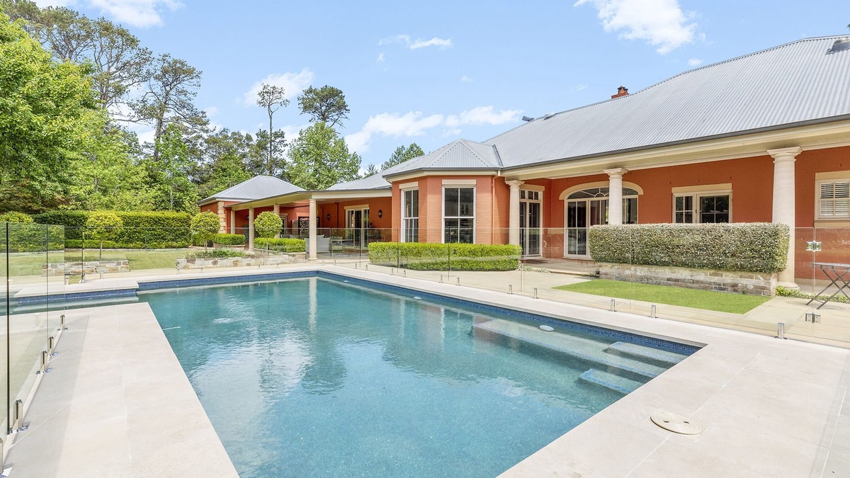 Arcadia Bed & Breakfast | Private 3 Room Queen Suite with Pool in Chanticleer Gardens Estate, Arcadia