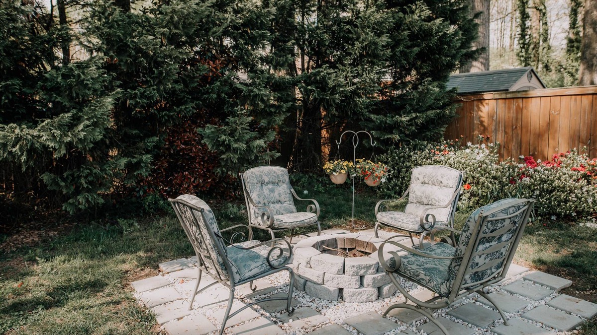 North Springfield House | Private, 4B/3BR Family Oasis that Feels like Home
