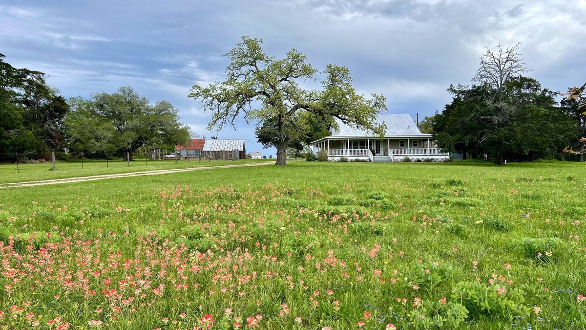 Round Top Other | Private 5-acre Retreat Perfect For Weddings, Family Reunions & Corporate Events!