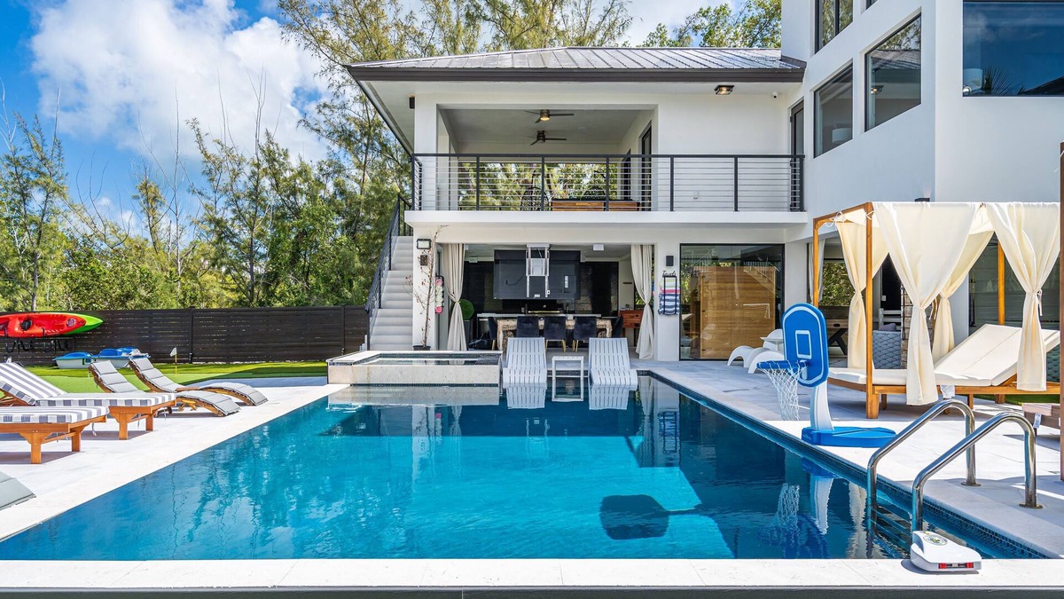 Buccaneer Point Villa | Private 5-bedroom pool villa in beautiful Key Largo, resort lifestyle!