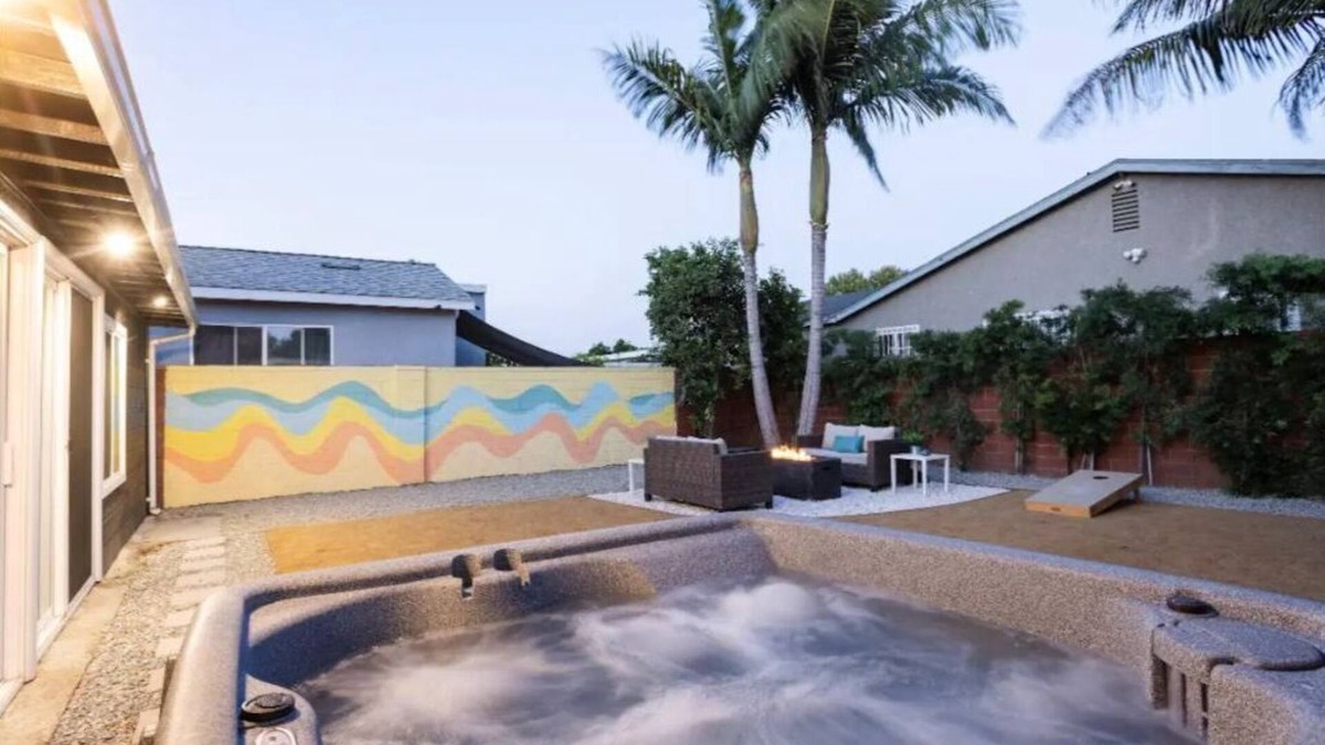 Hawthorne House | Private 5BR: Hot Tub + FirePit, Workspace + Parking, Mins to LAX, SoFi, Beach