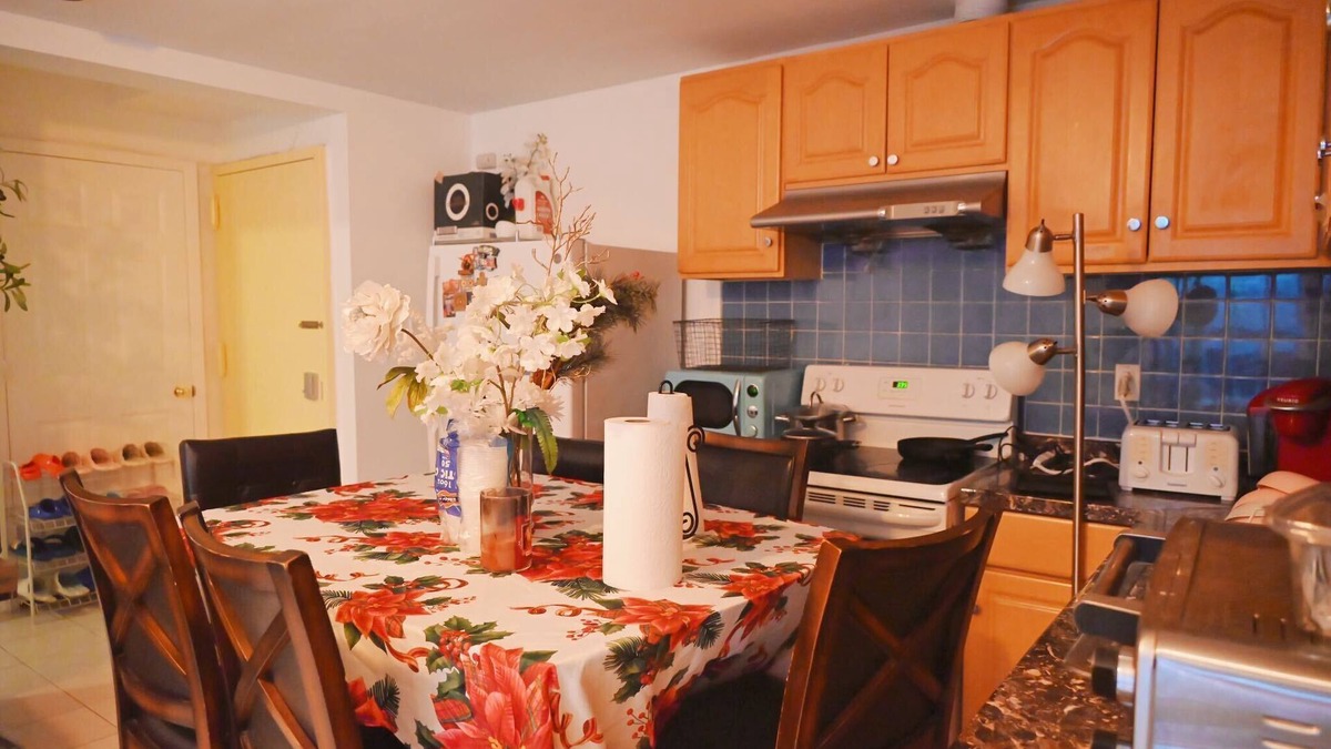 Brooklyn Apartment | Private and quiet room with access to back yard