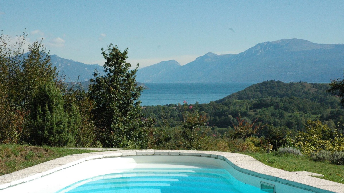 Lonato del Garda Villa | Private Apartment In Villa With Pool,over looking Lake Garda, pet friendly