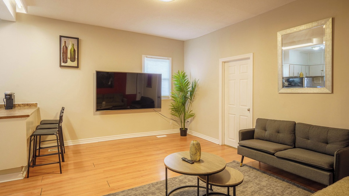 ByWard Market Apartment | Private Apartment in Byward Market Downtown Ottawa!